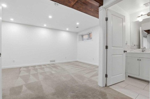 37 Nolanfield Manor Nw, Calgary, AB - Indoor Photo Showing Other Room