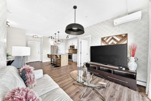 120-10 Walgrove Se, Calgary, AB - Indoor Photo Showing Living Room