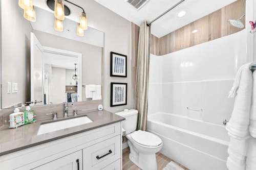 120-10 Walgrove Se, Calgary, AB - Indoor Photo Showing Bathroom