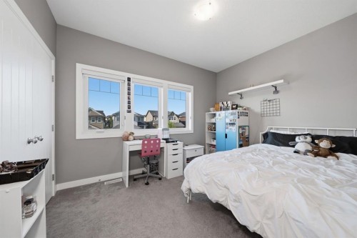 2632 Ravenslea Gardens Se, Airdrie, AB - Indoor Photo Showing Bedroom