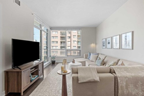 701-626 14 Avenue Sw, Calgary, AB - Indoor Photo Showing Living Room