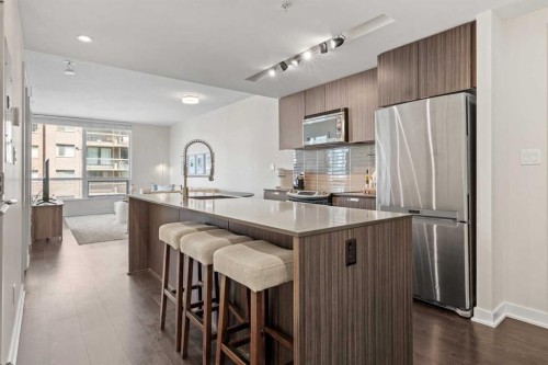 701-626 14 Avenue Sw, Calgary, AB - Indoor Photo Showing Kitchen With Upgraded Kitchen