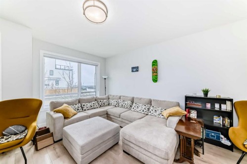 13 Treeline Avenue Sw, Calgary, AB - Indoor Photo Showing Living Room
