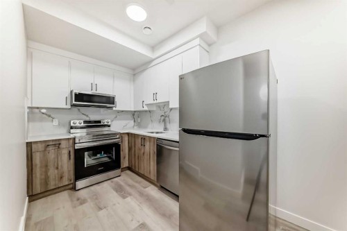 13 Treeline Avenue Sw, Calgary, AB - Indoor Photo Showing Kitchen With Stainless Steel Kitchen