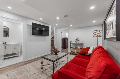 80 Legacy Glen Row Se, Calgary, AB - Indoor Photo Showing Other Room