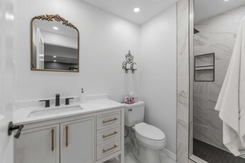 80 Legacy Glen Row Se, Calgary, AB - Indoor Photo Showing Bathroom