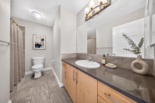 37 Rainbow Falls Boulevard, Chestermere, AB - Indoor Photo Showing Bathroom