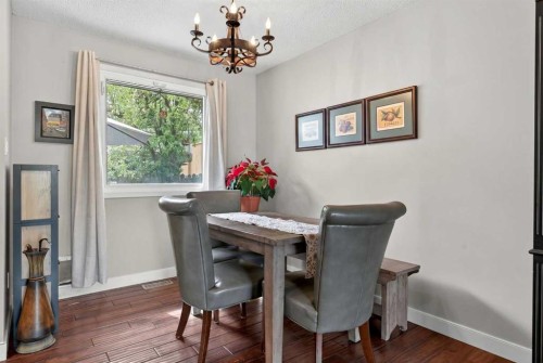 7539 Hunterview Drive Nw, Calgary, AB - Indoor Photo Showing Dining Room