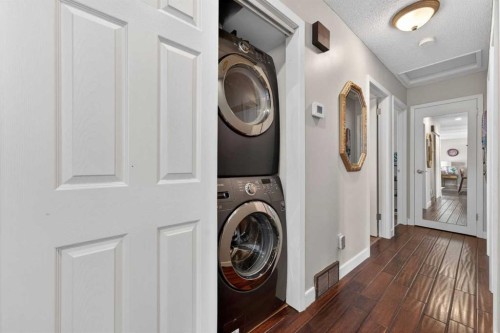 7539 Hunterview Drive Nw, Calgary, AB - Indoor Photo Showing Laundry Room