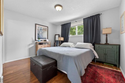 7539 Hunterview Drive Nw, Calgary, AB - Indoor Photo Showing Bedroom