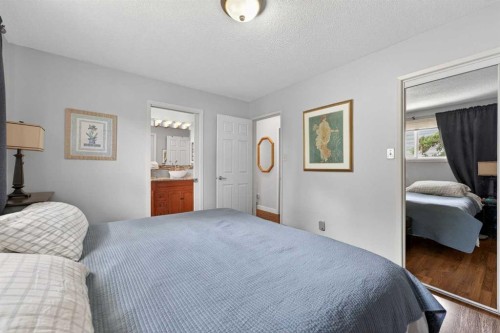 7539 Hunterview Drive Nw, Calgary, AB - Indoor Photo Showing Bedroom