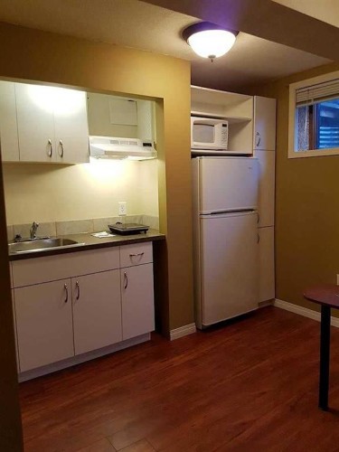 7539 Hunterview Drive Nw, Calgary, AB - Indoor Photo Showing Kitchen