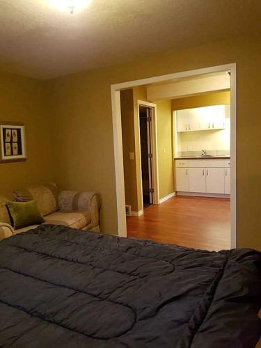 7539 Hunterview Drive Nw, Calgary, AB - Indoor Photo Showing Bedroom