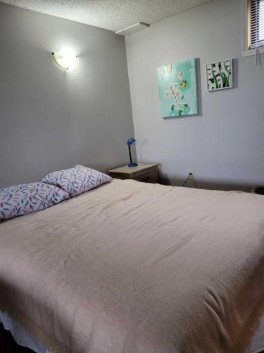 7539 Hunterview Drive Nw, Calgary, AB - Indoor Photo Showing Bedroom
