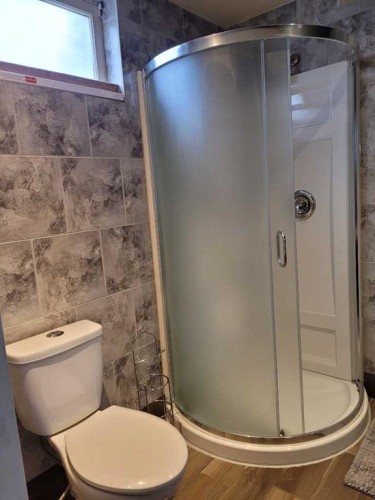 7539 Hunterview Drive Nw, Calgary, AB - Indoor Photo Showing Bathroom