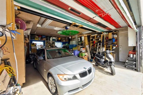 7539 Hunterview Drive Nw, Calgary, AB - Indoor Photo Showing Garage