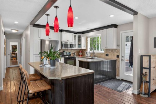 7539 Hunterview Drive Nw, Calgary, AB - Indoor Photo Showing Kitchen With Upgraded Kitchen