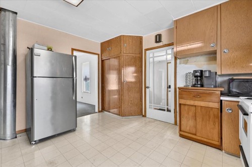 1322 23 Street, Didsbury, AB - Indoor Photo Showing Kitchen
