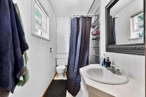 1322 23 Street, Didsbury, AB - Indoor Photo Showing Bathroom
