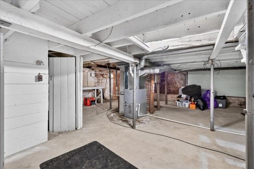 1322 23 Street, Didsbury, AB - Indoor