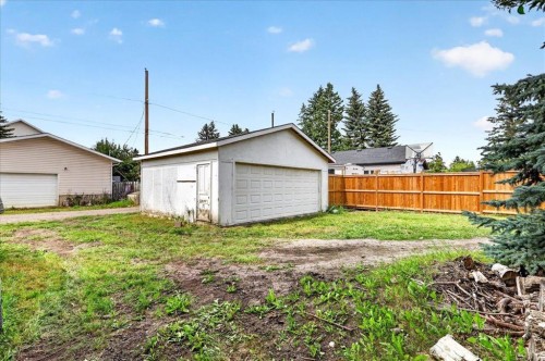 1322 23 Street, Didsbury, AB - Outdoor