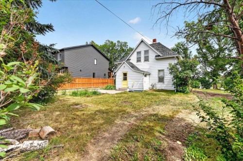 1322 23 Street, Didsbury, AB - Outdoor