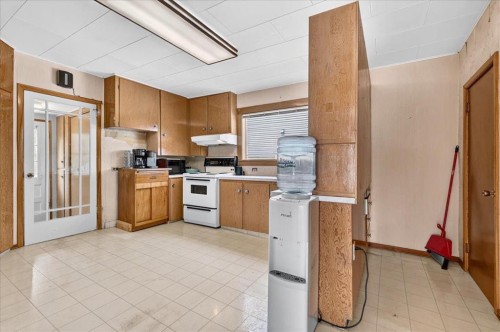 1322 23 Street, Didsbury, AB - Indoor Photo Showing Kitchen