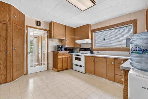1322 23 Street, Didsbury, AB - Indoor Photo Showing Kitchen