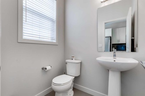 42 Sherwood Row Nw, Calgary, AB - Indoor Photo Showing Bathroom