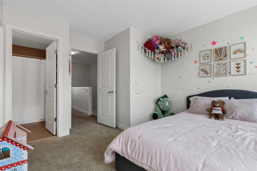 42 Sherwood Row Nw, Calgary, AB - Indoor Photo Showing Bedroom