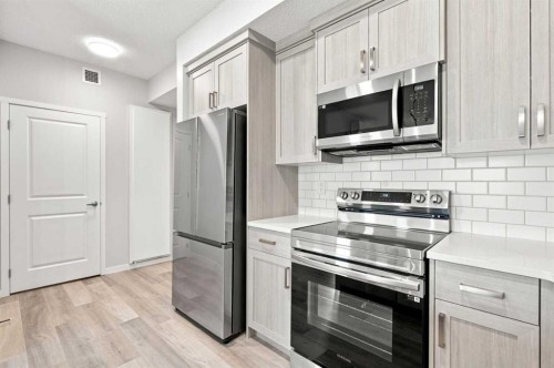2306-33 Carringham Gate Nw, Calgary, AB - Indoor Photo Showing Kitchen With Stainless Steel Kitchen
