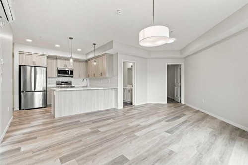 2306-33 Carringham Gate Nw, Calgary, AB - Indoor Photo Showing Kitchen