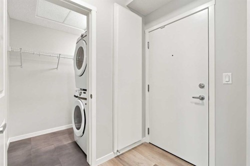 2306-33 Carringham Gate Nw, Calgary, AB - Indoor Photo Showing Laundry Room