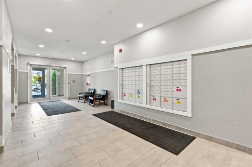 2306-33 Carringham Gate Nw, Calgary, AB - Indoor Photo Showing Other Room