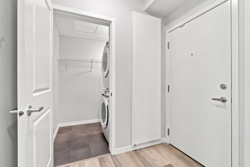 2306-33 Carringham Gate Nw, Calgary, AB - Indoor Photo Showing Laundry Room
