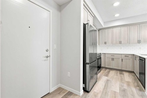 2306-33 Carringham Gate Nw, Calgary, AB - Indoor Photo Showing Kitchen