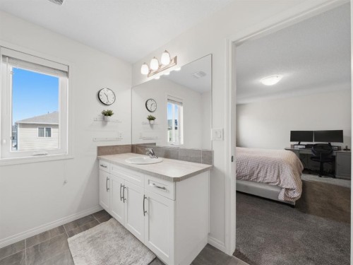 414 Windrow Common Sw, Airdrie, AB - Indoor Photo Showing Bathroom