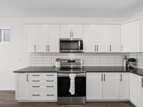 414 Windrow Common Sw, Airdrie, AB - Indoor Photo Showing Kitchen
