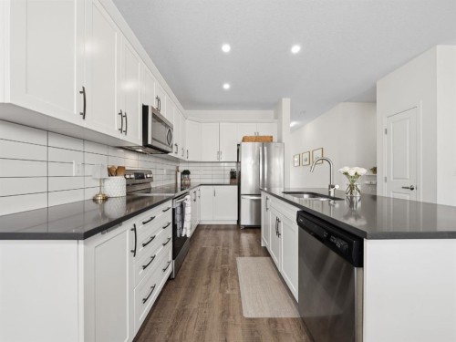 414 Windrow Common Sw, Airdrie, AB - Indoor Photo Showing Kitchen With Stainless Steel Kitchen With Upgraded Kitchen