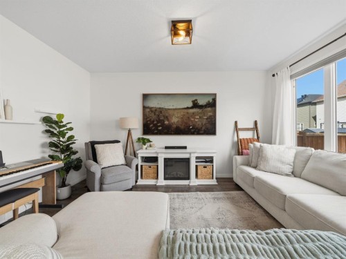 414 Windrow Common Sw, Airdrie, AB - Indoor Photo Showing Living Room