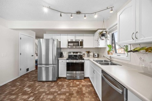 690 Regal Park Ne, Calgary, AB - Indoor Photo Showing Kitchen With Double Sink