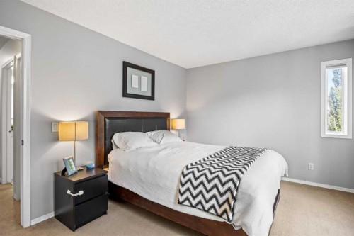 690 Regal Park Ne, Calgary, AB - Indoor Photo Showing Bedroom