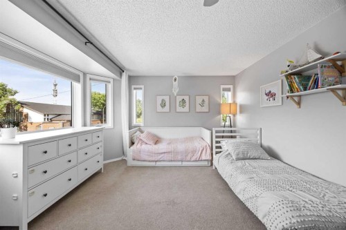 690 Regal Park Ne, Calgary, AB - Indoor Photo Showing Bedroom