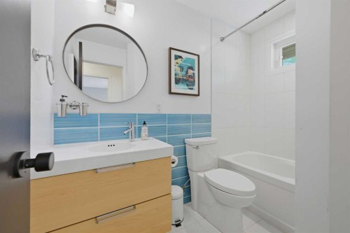 111 Coachwood Crescent Sw, Calgary, AB - Indoor Photo Showing Bathroom