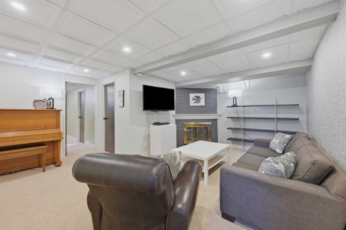 111 Coachwood Crescent Sw, Calgary, AB - Indoor