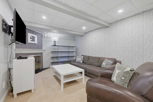 111 Coachwood Crescent Sw, Calgary, AB - Indoor