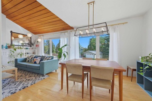 111 Coachwood Crescent Sw, Calgary, AB - Indoor
