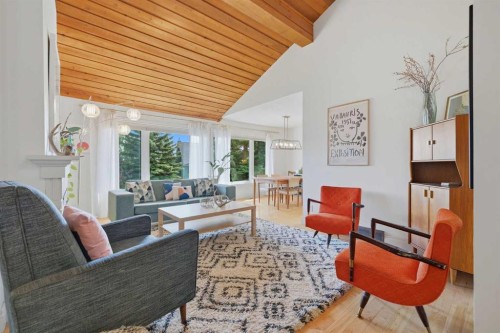 111 Coachwood Crescent Sw, Calgary, AB - Indoor Photo Showing Living Room