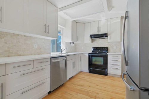 111 Coachwood Crescent Sw, Calgary, AB - Indoor Photo Showing Kitchen With Upgraded Kitchen