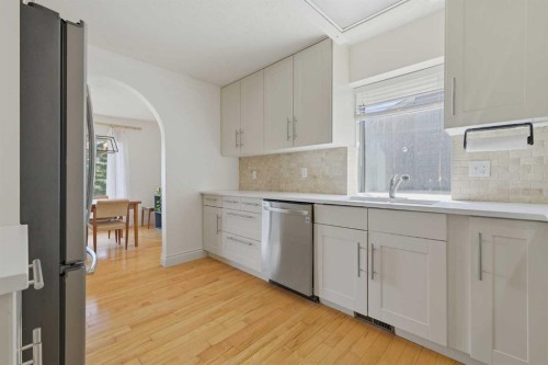 111 Coachwood Crescent Sw, Calgary, AB - Indoor Photo Showing Kitchen